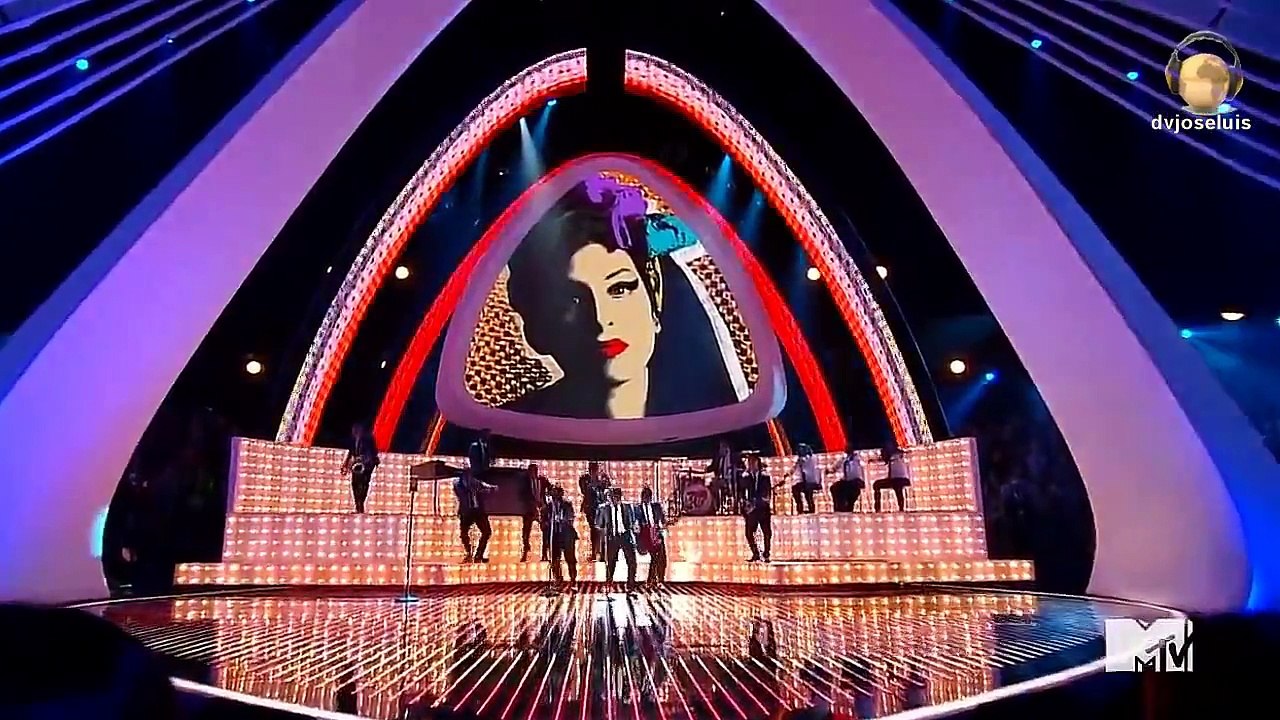 Bruno Mars - Valerie (Amy Winehouse Tribute) HD