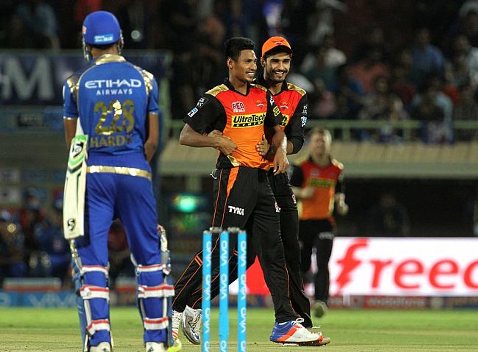 VIVO IPL 2016 : Sunrisers Hyderabad vs Mumbai Indians 37th Match Highlights on 08 May, 2016 - Mustafizur Bowling