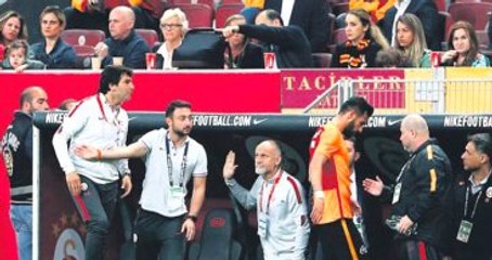 Yasin Öztekin Oyundan Alınınca El Kol Hareketi Yaptı