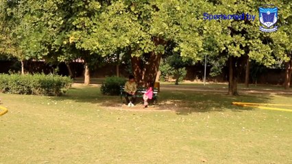 Apne naseeb par khush hona (Showing happiness at the fate)