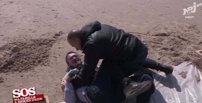 SOS ma famille a besoin d’aide : Un ado violent est ridiculisé et mis à terre par Pascal Soetens (vidéo)