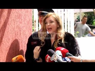 Report TV - Lirohet nga përmbaruesit lokali i Dilos: "Po më rrëmbehet prona"