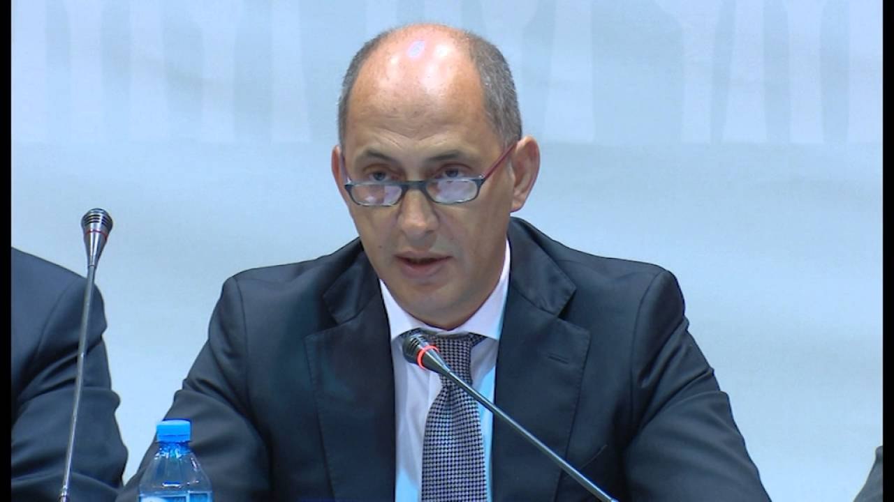 TOTOZANI KRITIKA QEVERISE, “U RRIT VARFERIA,U SHKELEN TE DREJTAT E NJERIUT” LAJM mpg