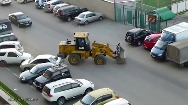 Loader frenzy: Drunk driver smashes seven parked cars in Russia