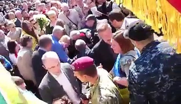 В Харькове во время возложения цветов к Мемориалу Славы произошли столкновения