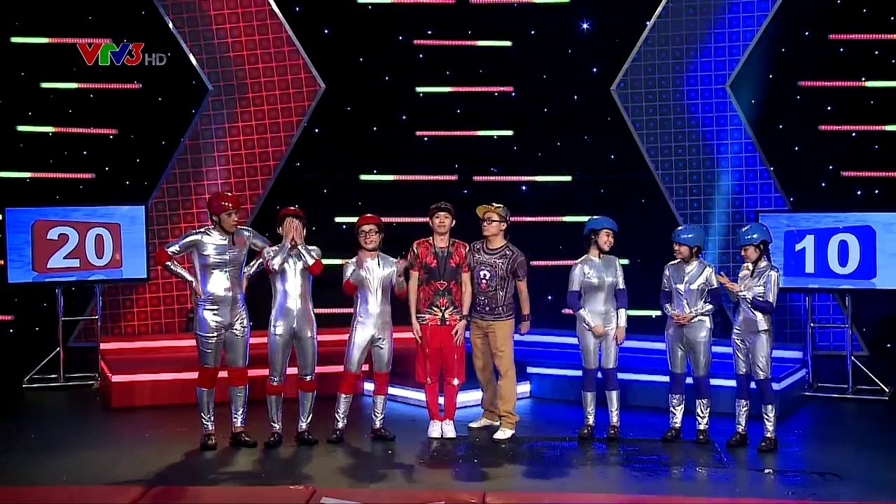 NGƯỜI ĐI XUYÊN TƯỜNG: TẬP 9–VÒNG TƯỜNG BA-HƯƠNG HOA DÂNG ĐỜI VS TÉ