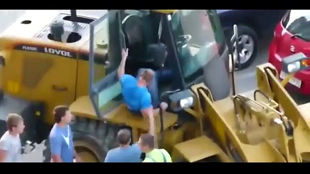 Ivre, il casse des voitures avec son engin de chantier