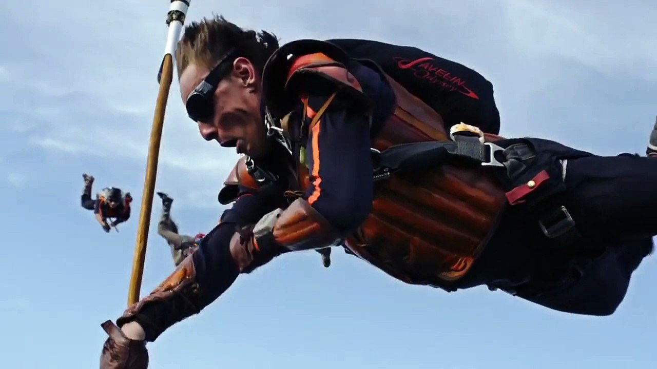 Des parachutistes  jouent au quidditch en plein vol