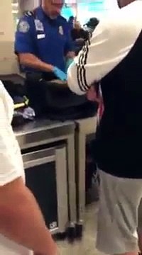 Il passe la douane à l'aéroport avec un gode dans le sac : blague énorme