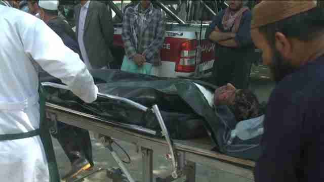 Una nueva tragedia en carreteras afganas deja decenas de muertos y heridos