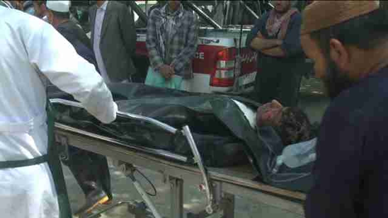 Una nueva tragedia en carreteras afganas deja decenas de muertos y heridos