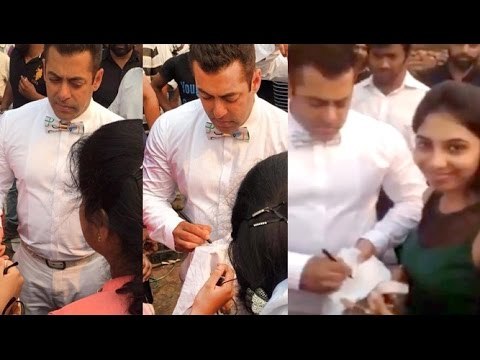 Salman Khan Giving Autographs To Fans On SULTAN Sets Leaked