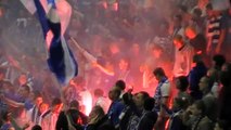 Des Ultras enflamment les tribunes lors d'un match de jeunes de leur équipe de Football en Pologne