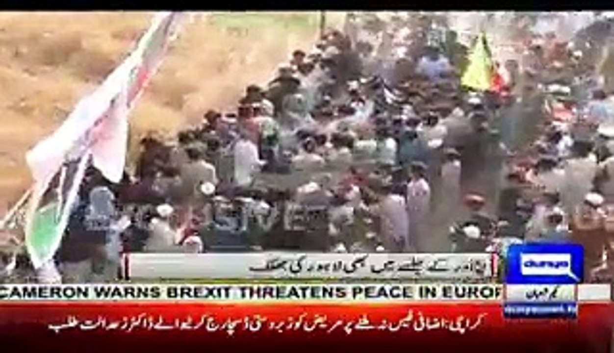 PTI Workers Again Misbehaving With Girl In Peshawar Jalsa