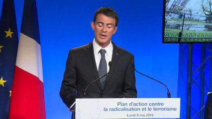 Manuel Valls annonce la création d'un centre de déradicalisation "dans chaque région" d'ici fin 2017