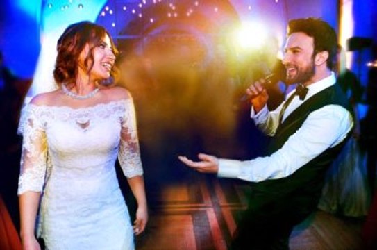 Tarkan Söyledi, Eşi Pınar Dilek Oynadı