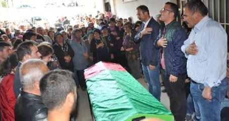 Munzur Çayı'na Uçan Otomobilde Ölen İngilizce Öğretmeni Toprağa Verildi