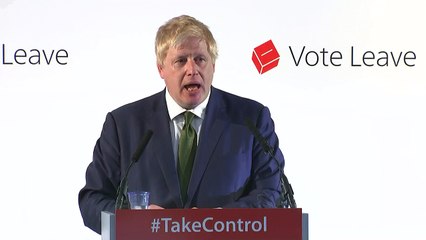 Boris Johnson sings in German