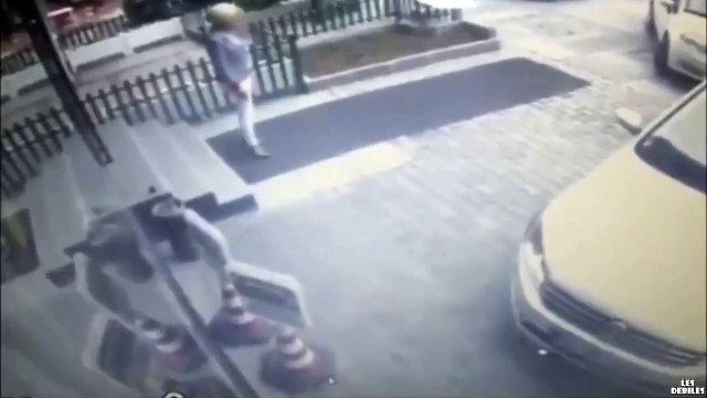 Elle s'attendait à l'arrivée de sa voiture mais sûrement pas à ce qui allait arriver