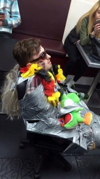 Ils veulent que leur pote bourré profite de la soirée