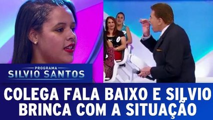 Colega fala baixo e Silvio brinca com a situação