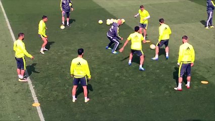 Zidane se la lía a Kroos en el rondo_ ¡Qué cara se le quedó!
