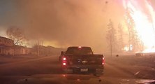 Un automobiliste filme l'enfer de Fort McMurray