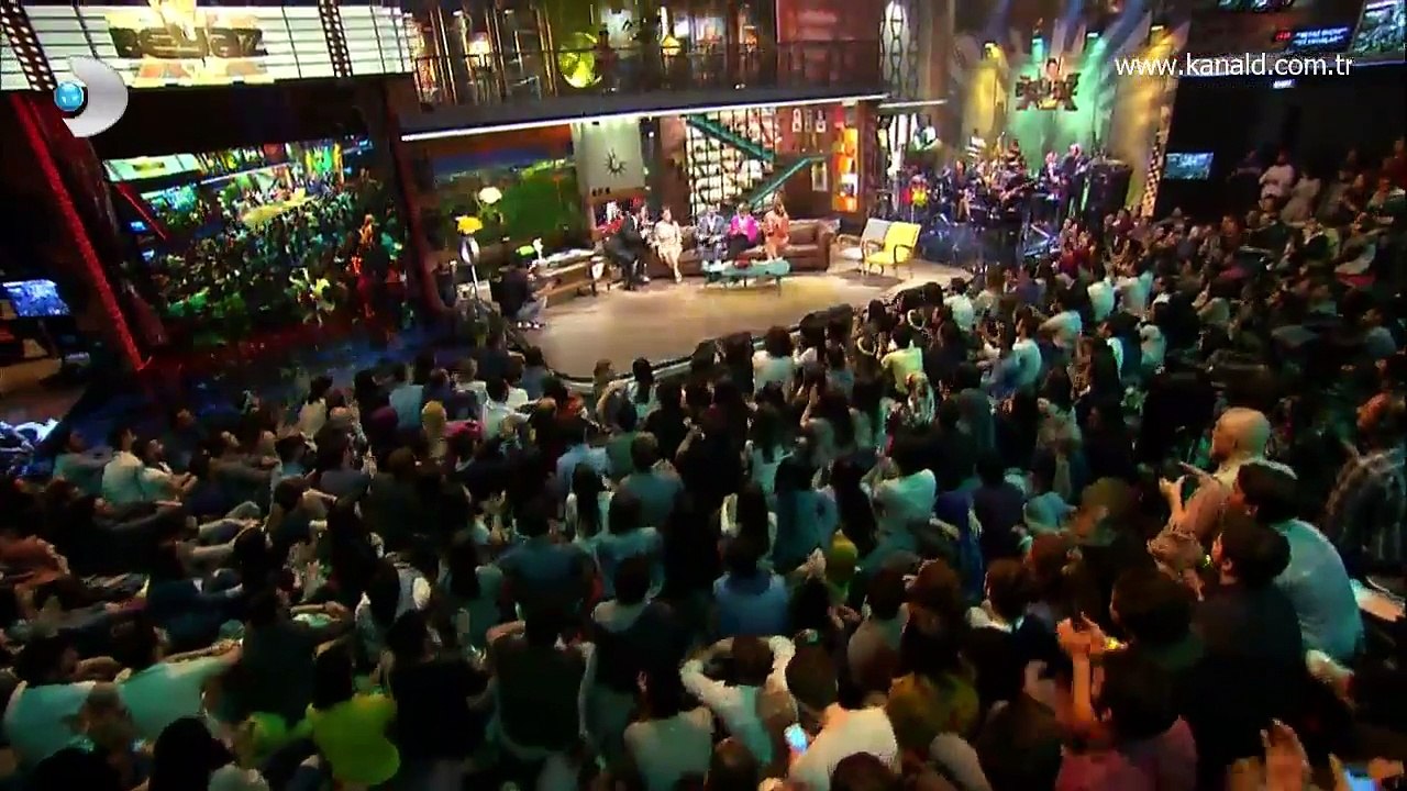 Beyaz Show- Caner Cindoruk müzik becerisini de konuşturdu!