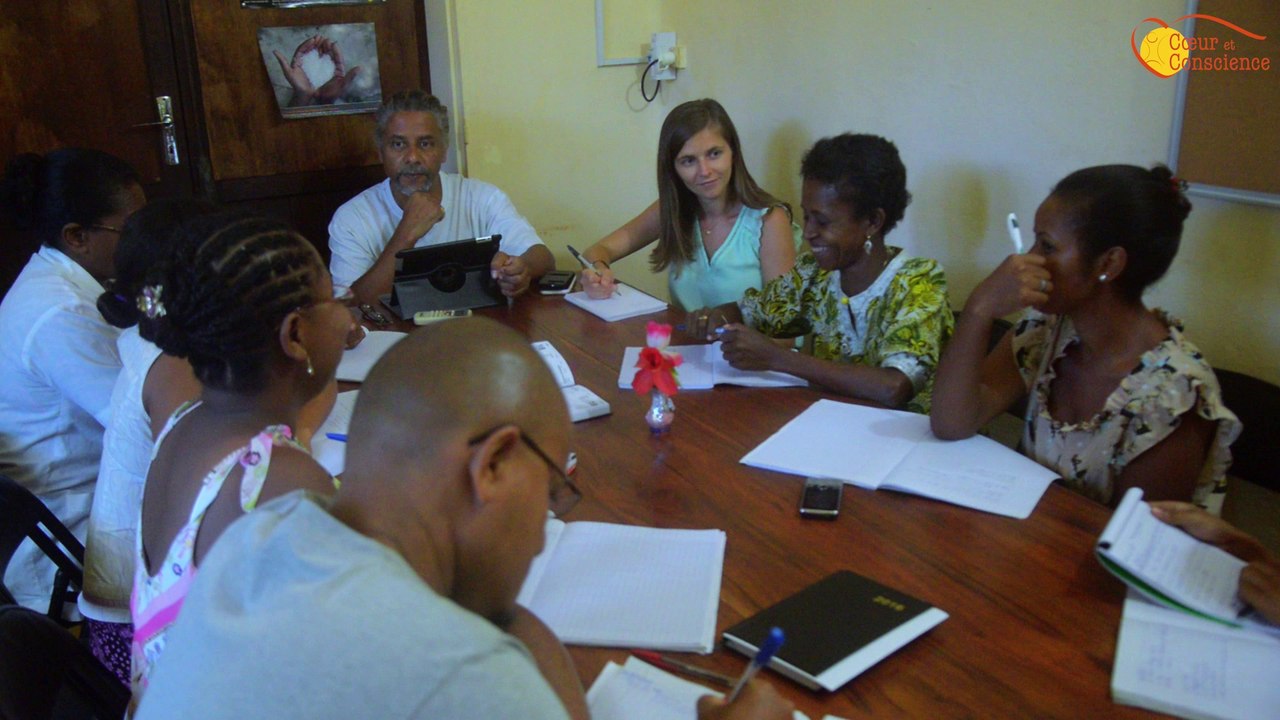 Julia rencontre sa filleule et découvre le travail de Coeur et Conscience