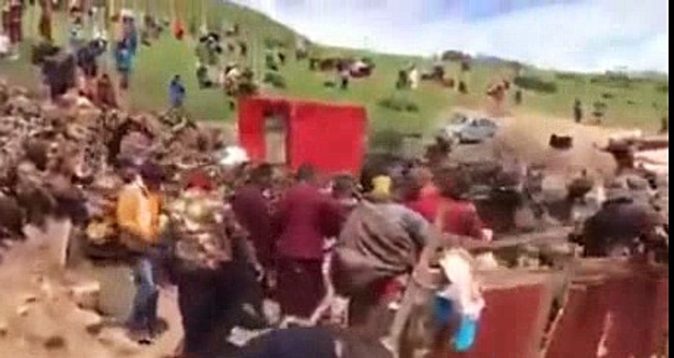 مسلمون في  بورما  يقطعون ويعطون كطعام لنسور.