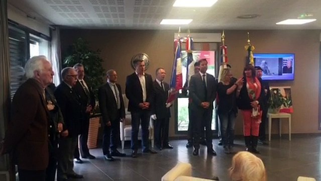 AGDE - 2016 - Remise de colis dans les maisons de retraite aux anciens combattants