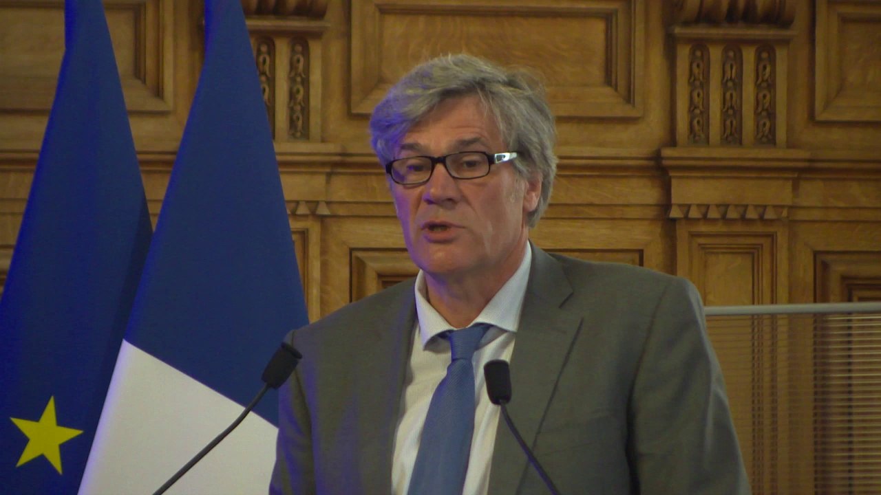 Stéphane Le Foll présente le rapport Recherche-Innovation filière forêt-bois