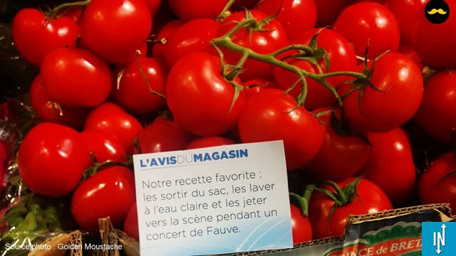 Un vendeur de supermarché s'amuse à faire des blagues à ses clients !