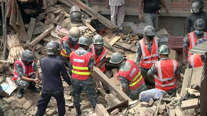 Nepal Earthquake: Drones help aid relief - BBC Click