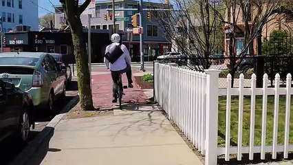 Ecco l'invenzione che trasforma una vecchia bici in un mezzo veloce e comodo - VIDEO