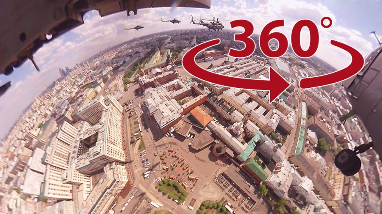 Vidéo à 360 degrès : un hélicoptère russe MI-8 survole la Place Rouge à Moscou