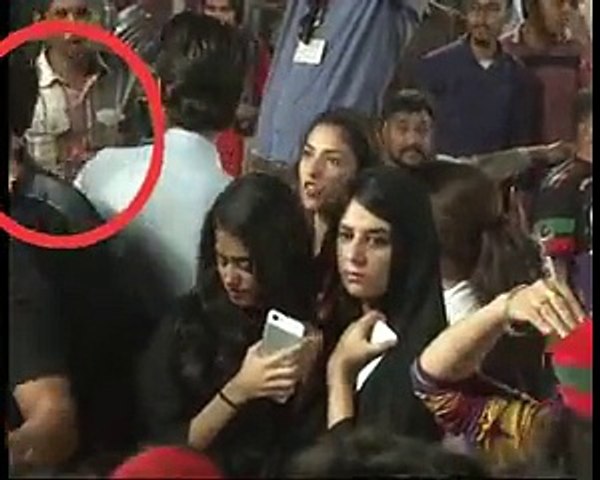 Man Misbehave with Females in PTI Jalsa Lahore - 1st May 2016