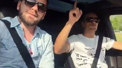 Kapiteni i përfaqësueses së Zvicrës, Gokhan Inler, kërcen nën tingujt e këngës së Ardian Bujupit ‘Na Jena Njo’!