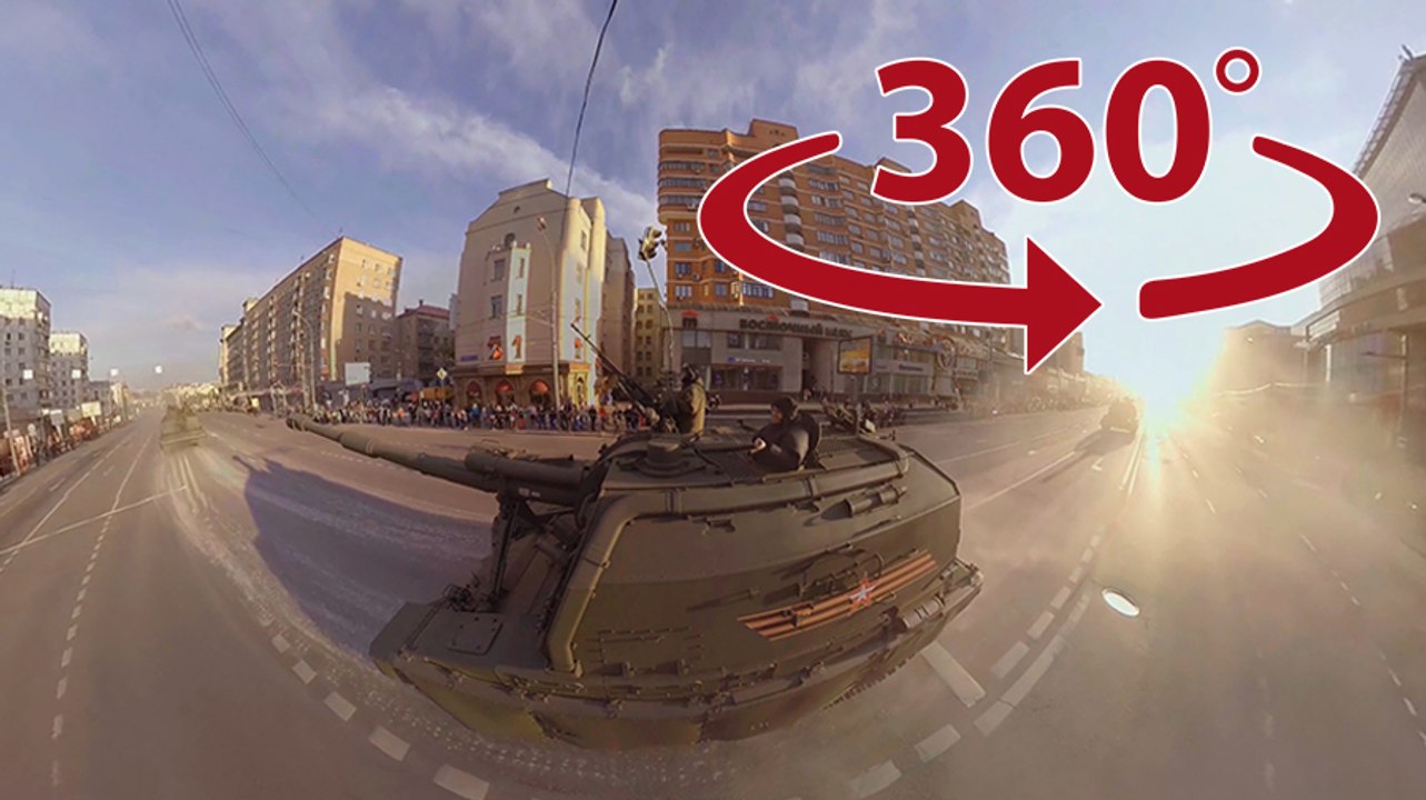 Les rues du centre de Moscou vues à 360 degrés depuis un char obusier Msta-S