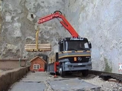 Camion RC avec grue hydraulique Leimbach