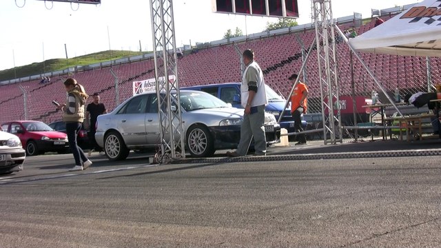 Audi A4 3.0 V6 Biturbo Vs. VW Golf III TDI