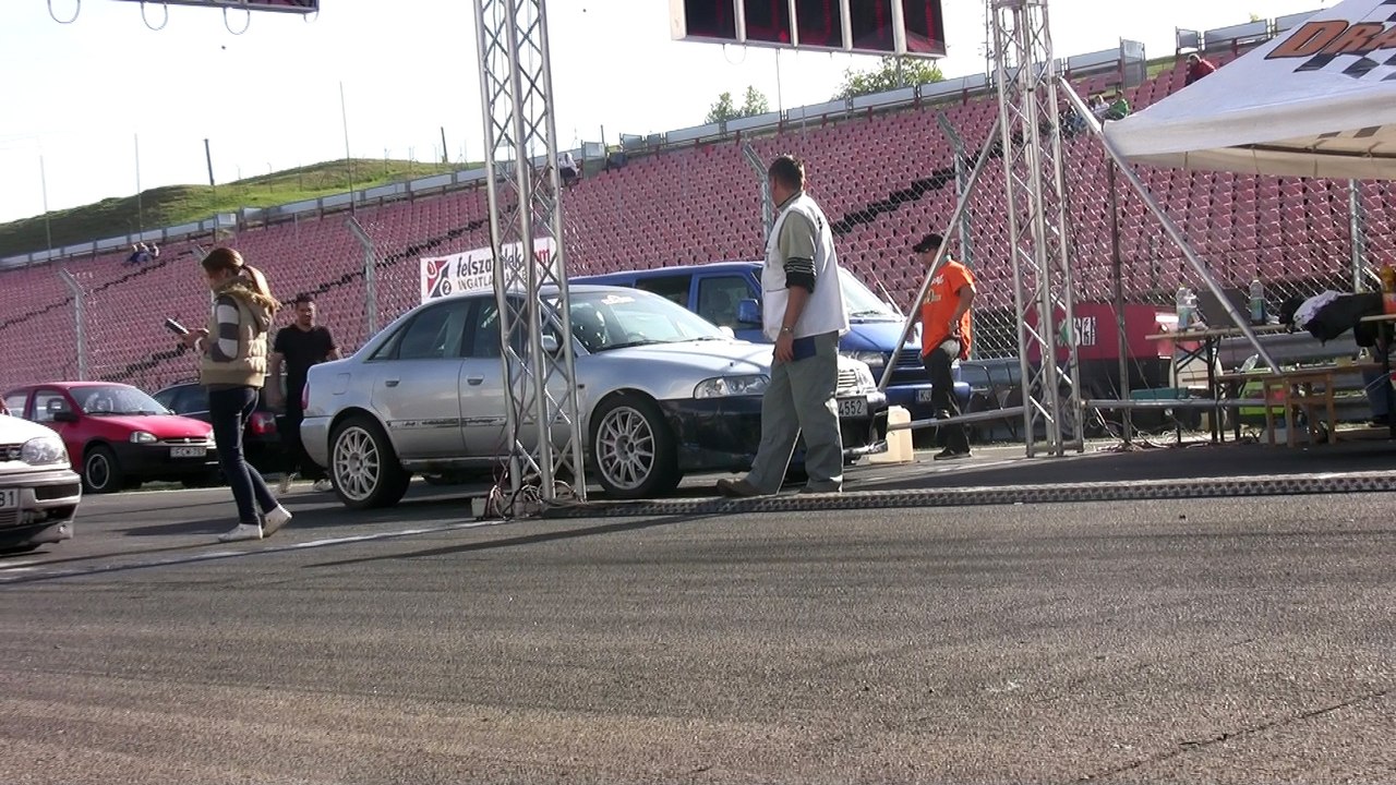 Audi A4 3.0 V6 Biturbo Vs. VW Golf III TDI