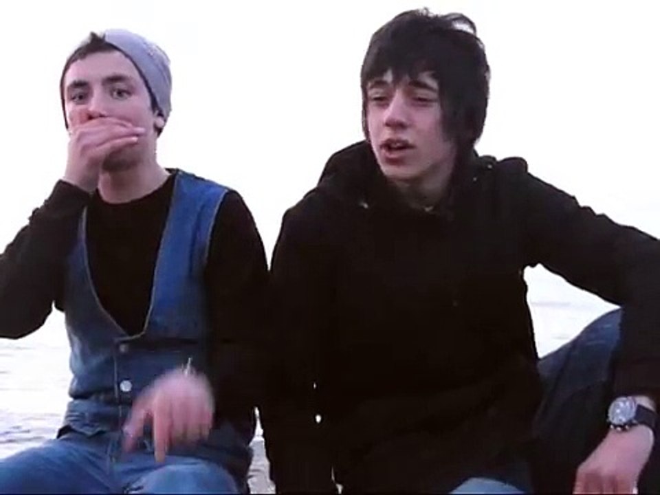 Fatih & Oğuzhan - Bir evum var kalede. BeatBox !