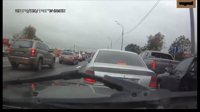 Te crezi SMECHER si sari la bataie Uite ce ti se poate intampla ))