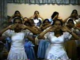 GRUPO DE ADOLESCENTES FEMININO DA AD EM PASSARINHO  ÁREA 27 - 1992 - MUITOS ANOS DE BÊNÇÃOS.mpg