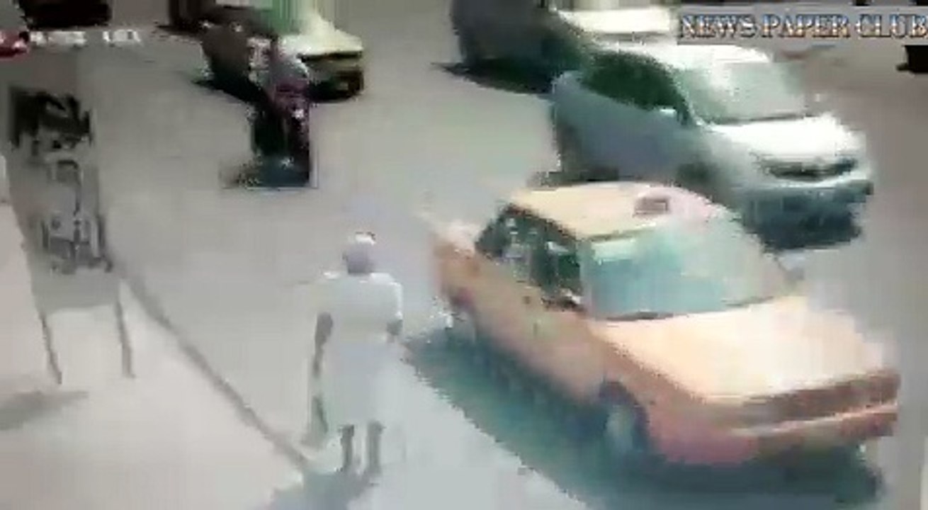 Old Lady and traffic