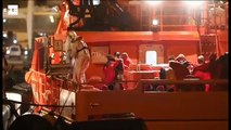 Llegan 35 inmigrantes rescatados en el mar Alborán al puerto de Almería