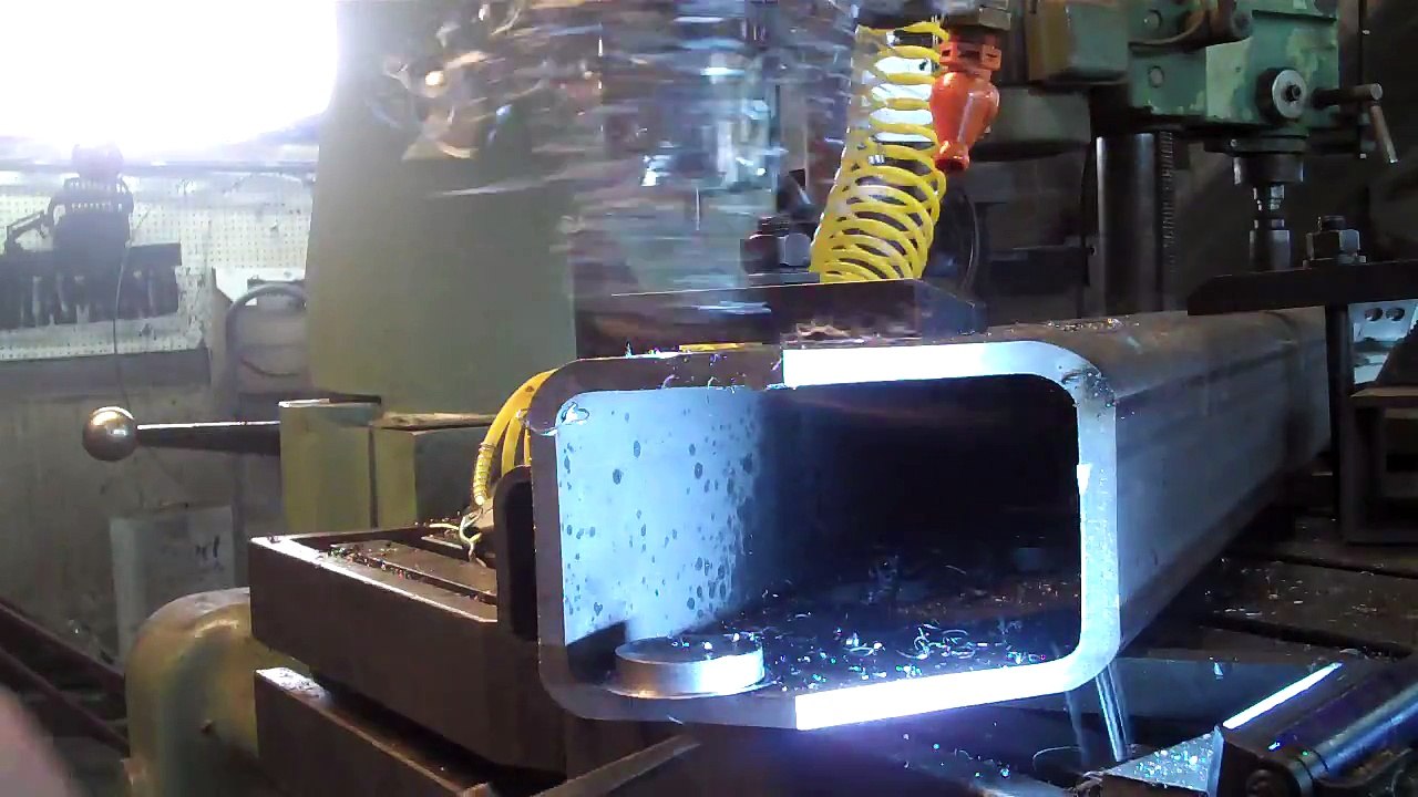 Thử nghiệp mũi khoan từ trên máy khoan cần