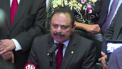 Jefe de Senado ordena seguir proceso de destitución a Rousseff