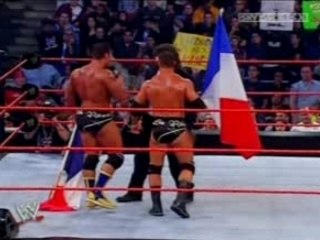 Le retour de The Rock pour aider Mick Foley